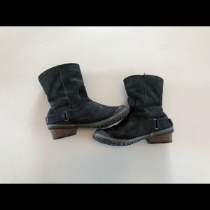 Sorel pull on boots